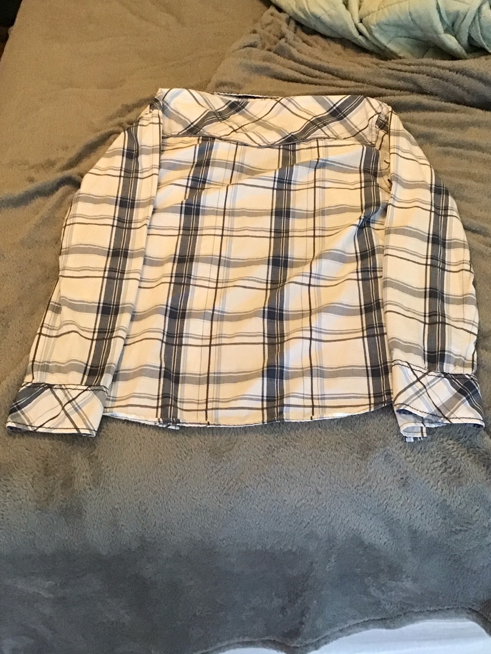 BKE White and Blue Plaid Button-Down Shirt for men. - Picture 4 of 4